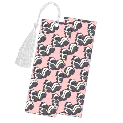 Little Skunk and Leaves