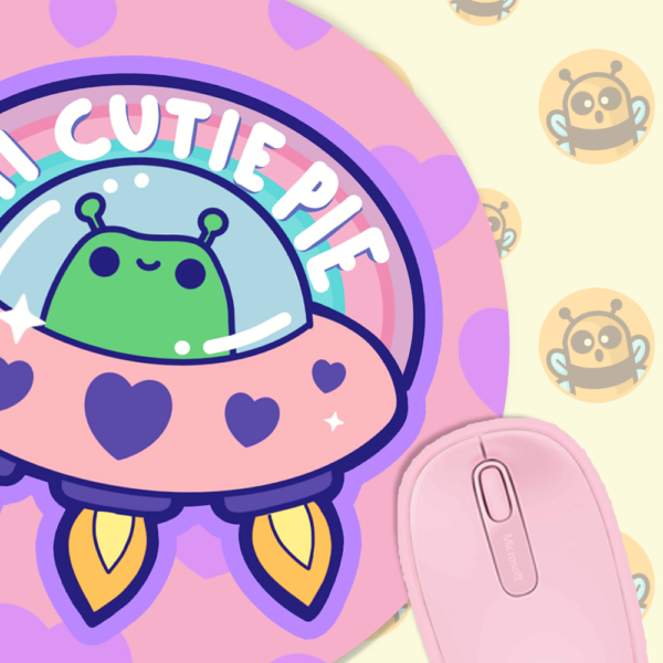 This image shows an hand-drawn adorable mousepad, Hi Cutie Pie Alien Mousepad, which is available to purchase from HunnieByte.com